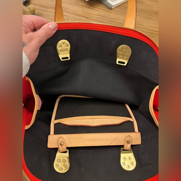 VINTAGE RARE red and leather Dooney and Bourke handbag with crossbody strap - Picture 9 of 16
